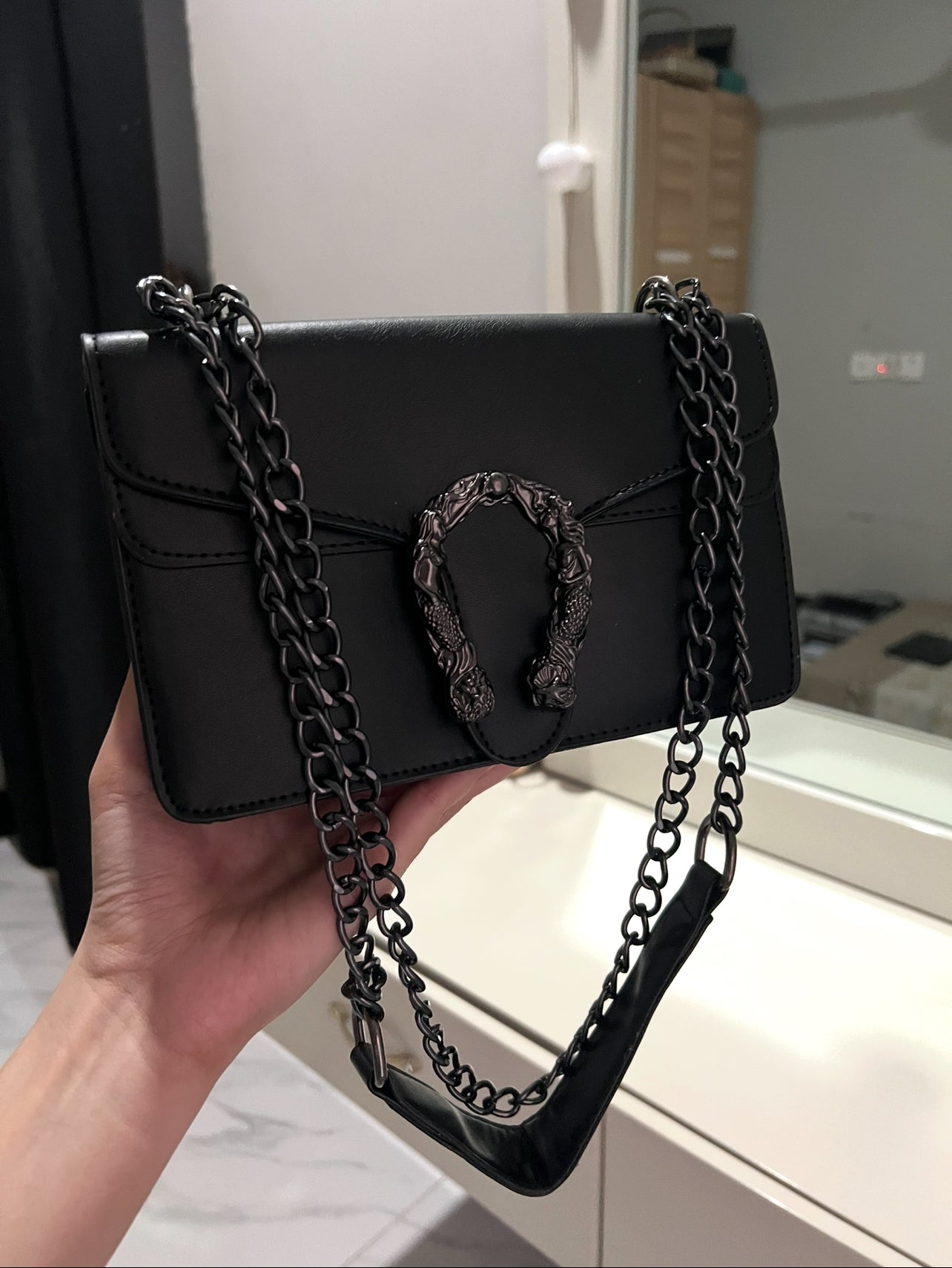 Dinosus black